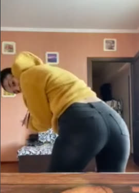 russian girls ass looks juicy 🥵 
