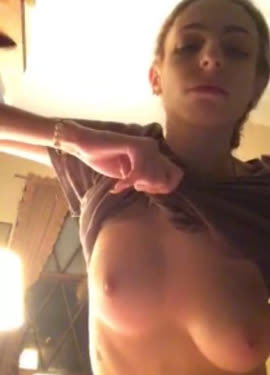 skinny girl showing her boobs on periscope 