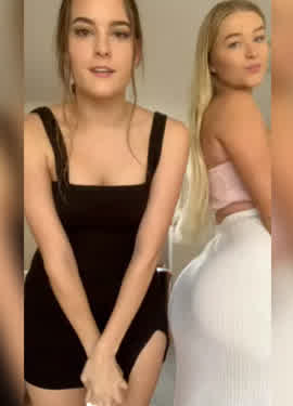 Two Hot Sexy Girls on Periscope !