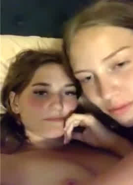 hot girls naked kissing and teasing on periscope 