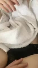 dude using his girlfriend to get views on periscope