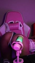 streamer arching her back